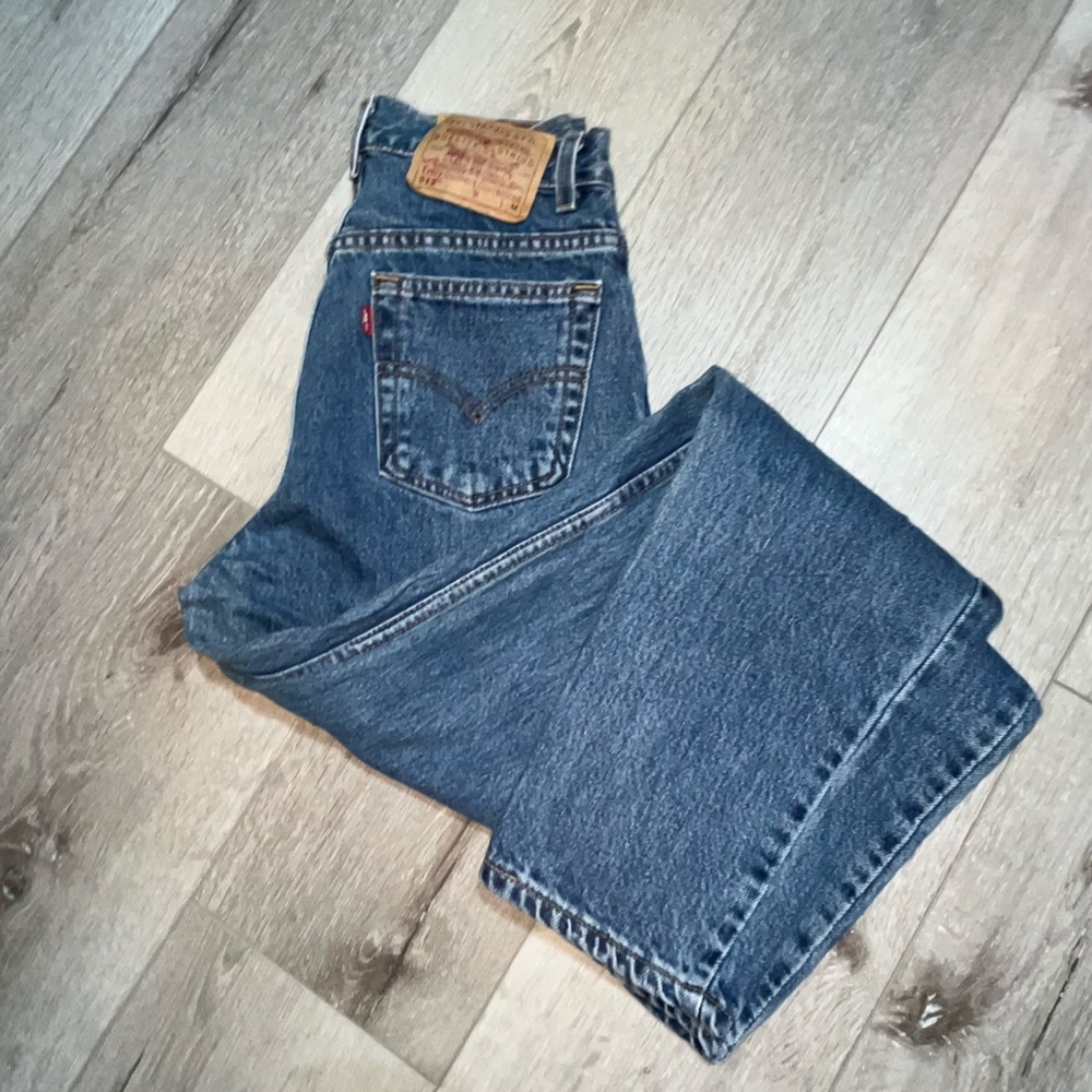 Vintage Levi’s Slim fit Tapered Leg 512 size 6 jeans